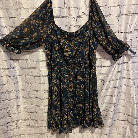 Franchescas XL dress - Picture 2 of 6